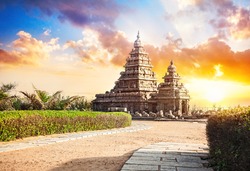 Shore temple at sunset sky in Mamallapuram, Tamil Nadu, India