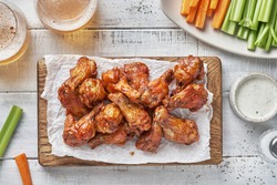 buffalo chicken wings with celery and beer