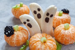 Healthy Fruit Halloween Treats. Banana Ghosts and Clementine Orange Pumpkins