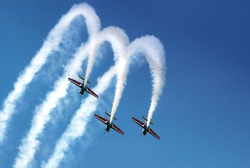 Aerobatic team making loopings in the air