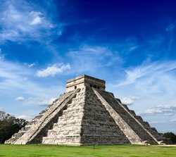 Travel Mexico background - Anicent Maya mayan pyramid El Castillo (Kukulkan) in Chichen-Itza, Mexico