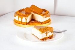 Caramel biscoff cheese cake with slice