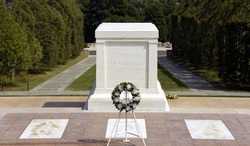 Tomb of the Unknowns / Tomb of the Unknowns at Arlington Cemetery