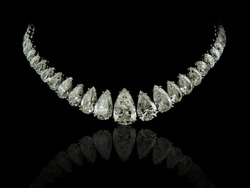 Pear diamonds necklace