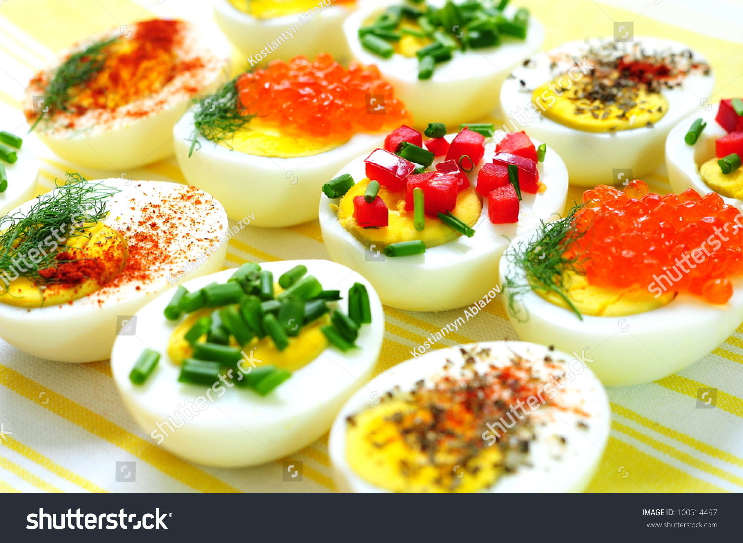 Блюдо из яиц и овощей. Блюда и закуски из яиц. Красивые закуски из яиц. Фаршированные яйца. Украшение фаршированных яиц.
