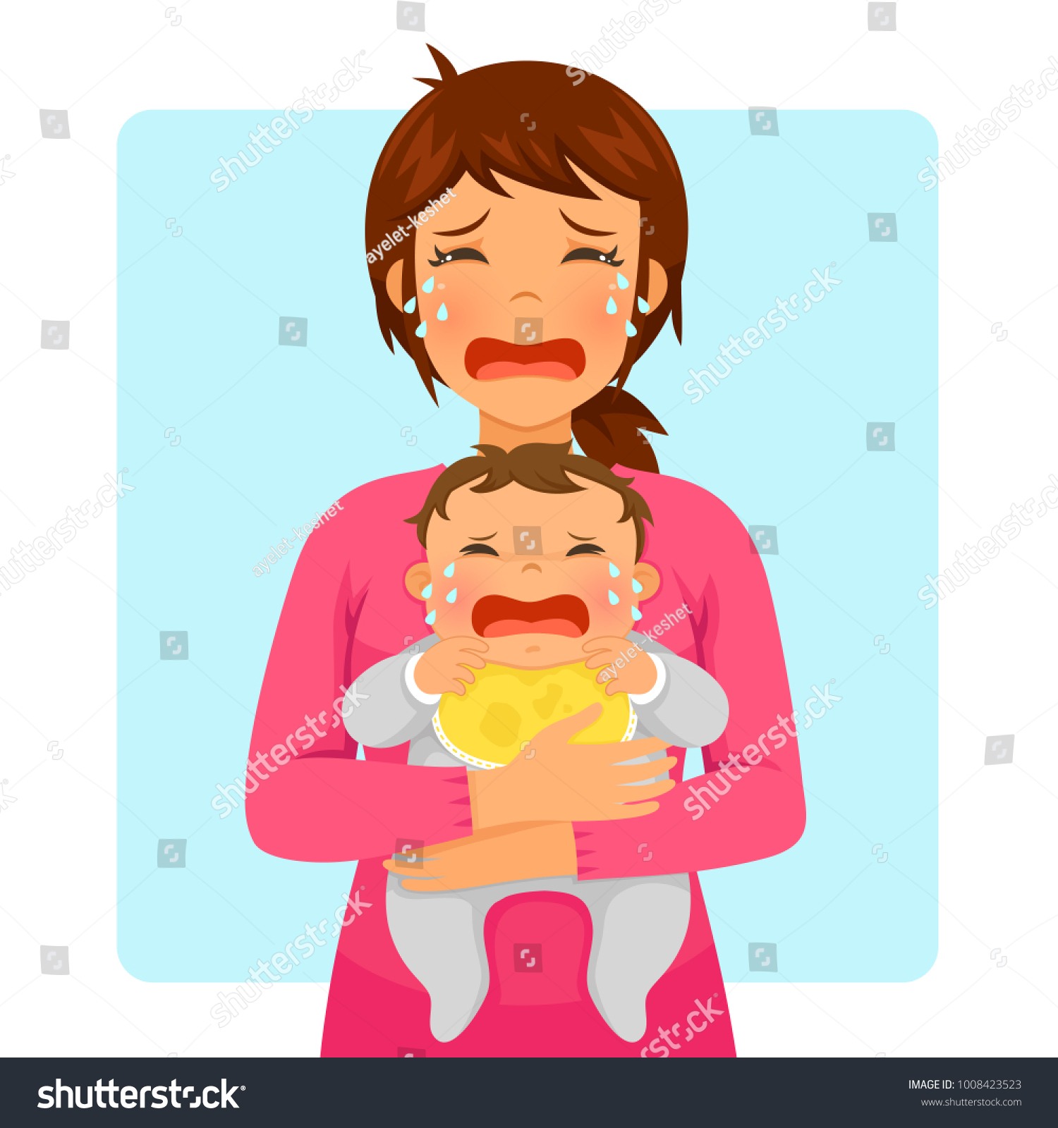 Мама с плачущим ребенком на руках