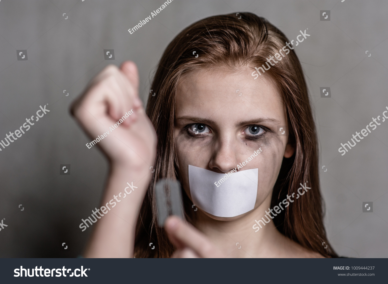 Close Teen Girl Cuts Veins On Stock Photo 1009444237 | Shutterstock