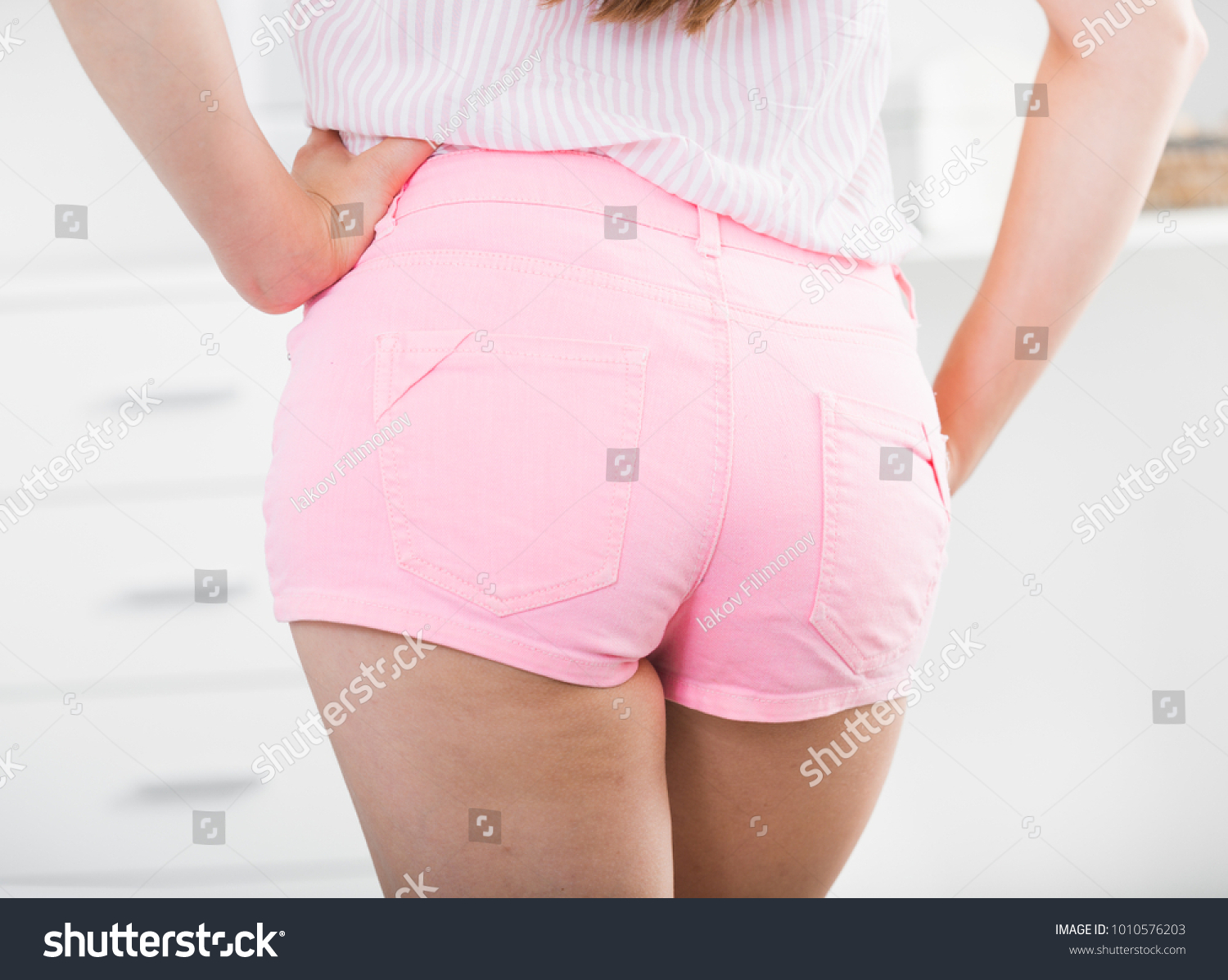 Pictures Of Women In Tight Shorts
