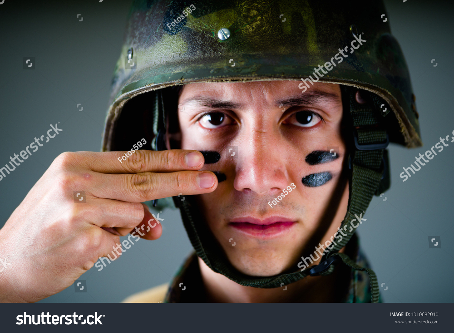 Военные полоски на лице