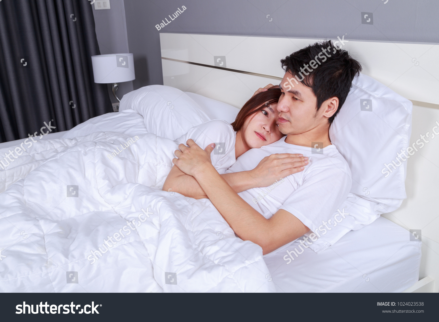 Изменила в постели с мужем