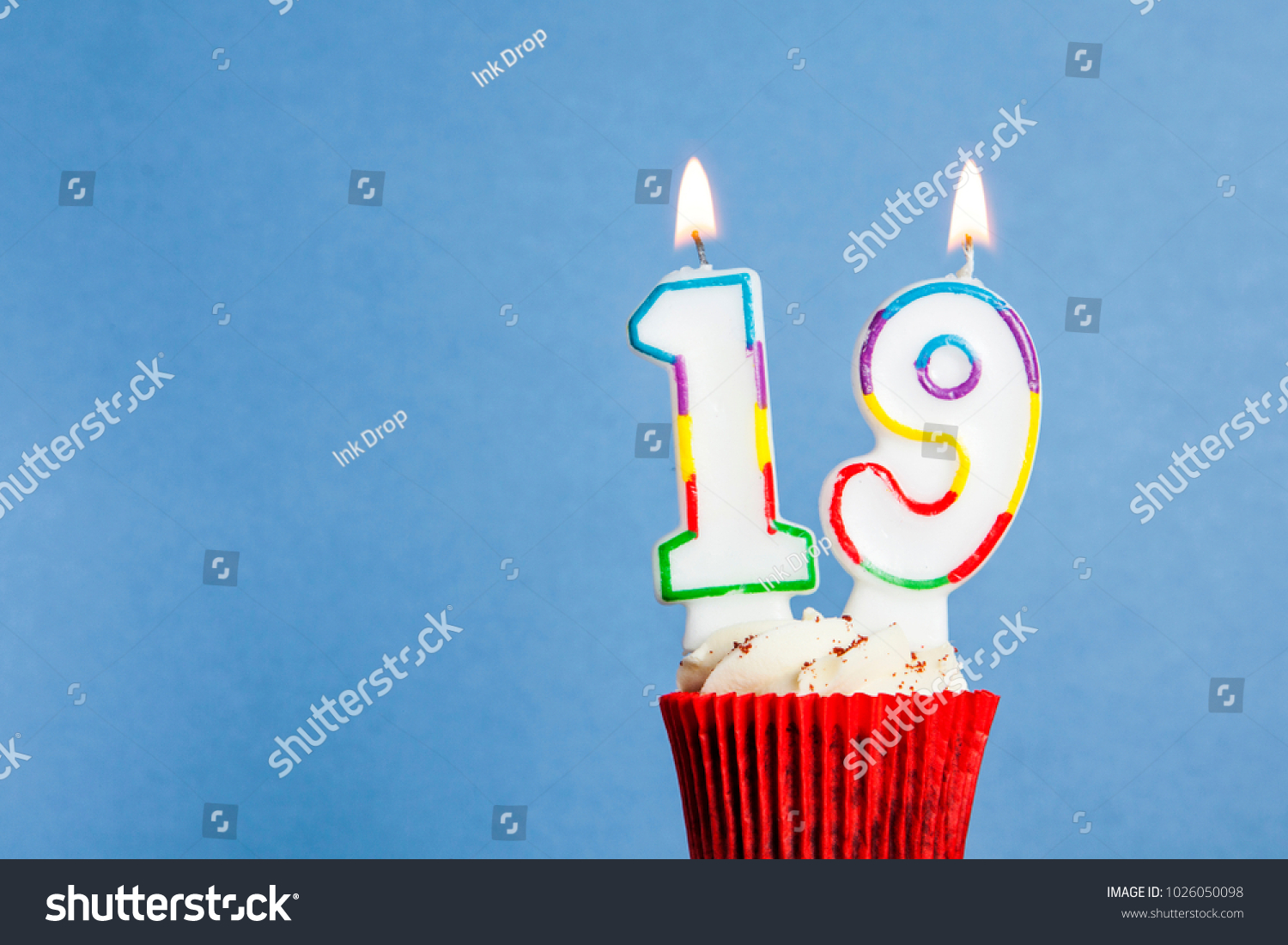 number 19 birthday cake