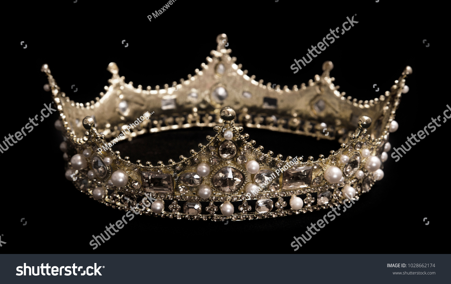 King Queens Light Gold Crown Stock Photo 1028662174 | Shutterstock