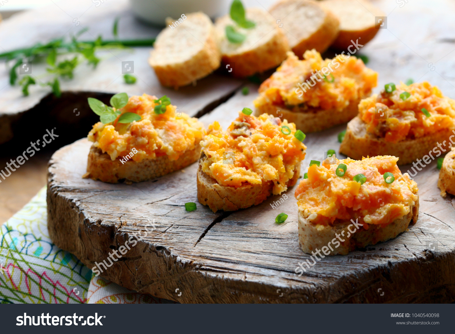 Бутерброды с сыром и морковкой