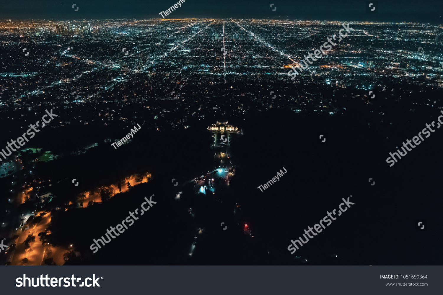 Aerial View Sprawling Los Angeles Cityscape Stock Photo 1051699364  Shutterstock