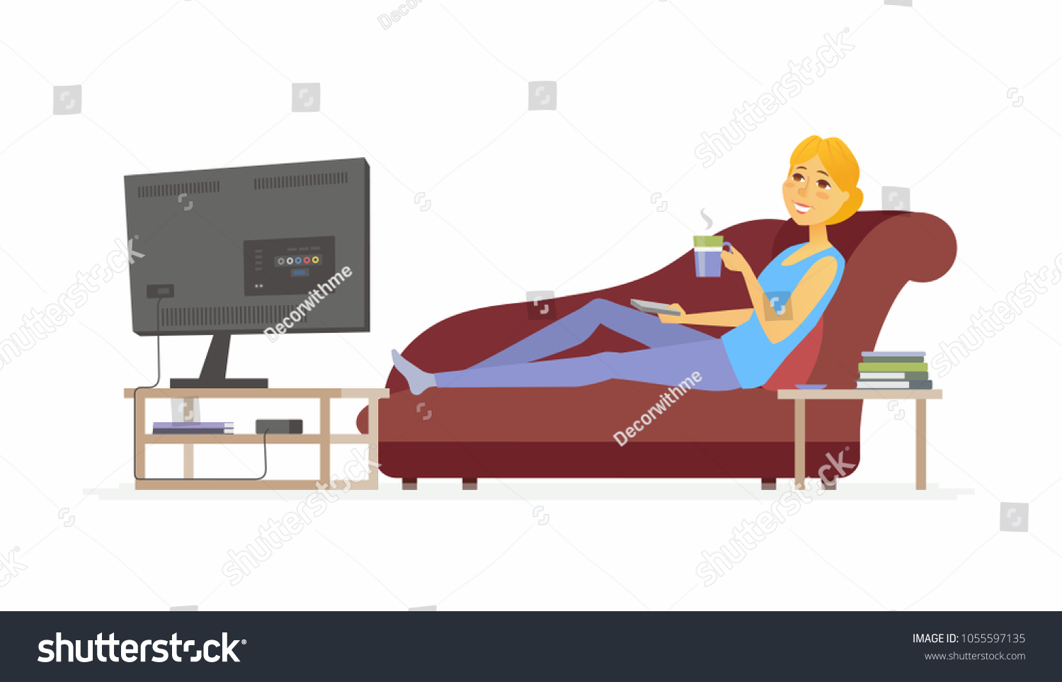 Девушка отдыхает на диване перед телевизором