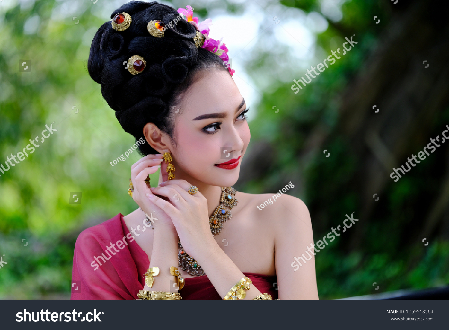 Beautiful Thai Girl Traditional Dress Costume Stock Photo 1059518564 ...