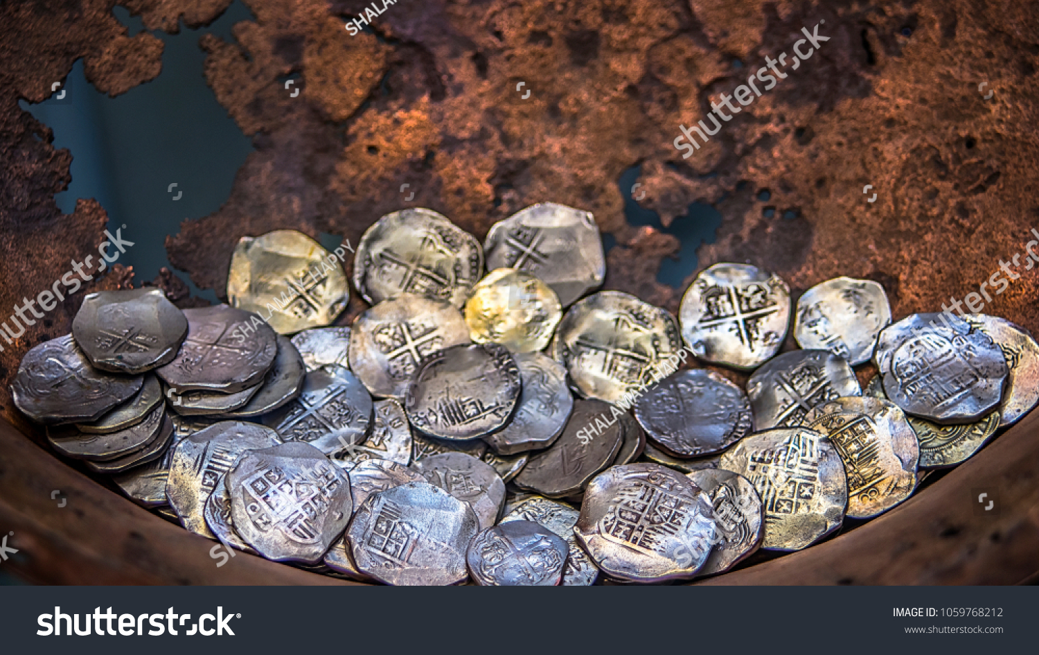 Сокровища описание серий. Клад дирхемов. Находки монет. Клад серебряных монет. Старинный клад.