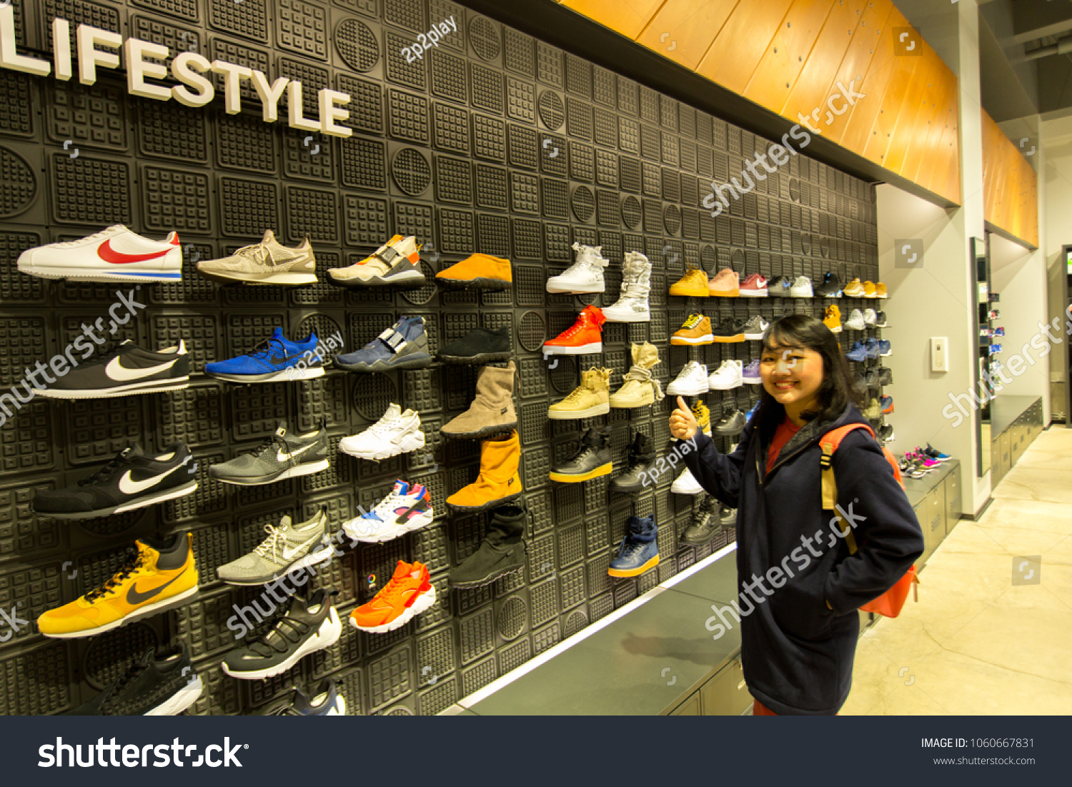 Osakajapan December 8 2017 Nike Store de stock 1060667831 | Shutterstock