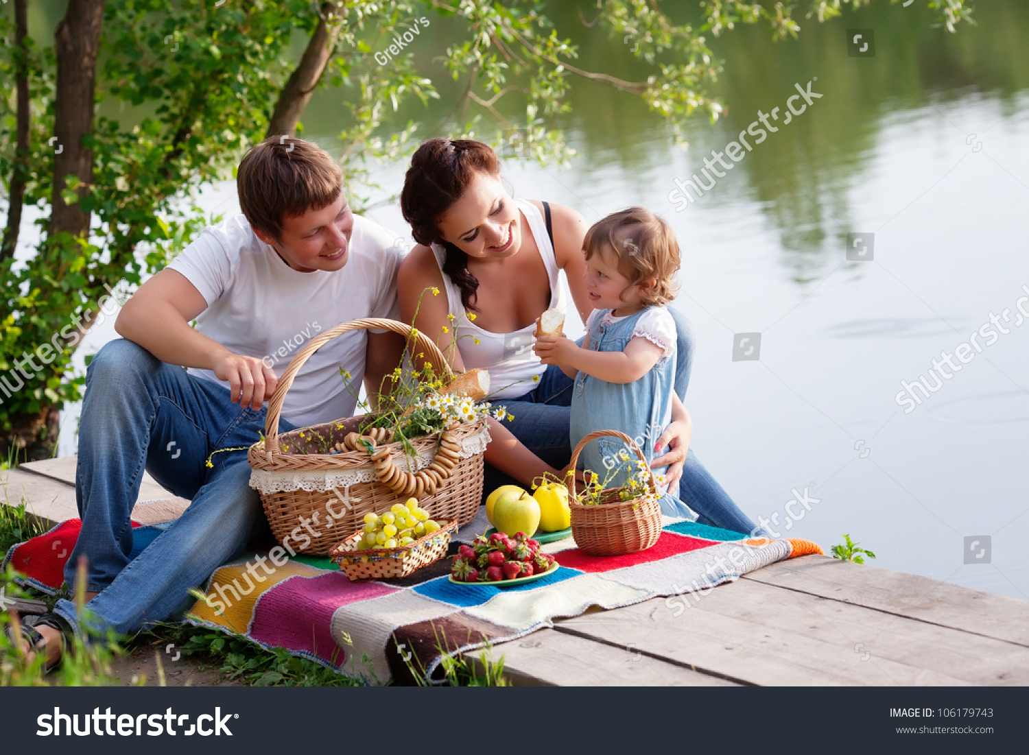 Пикник с семьей на природе