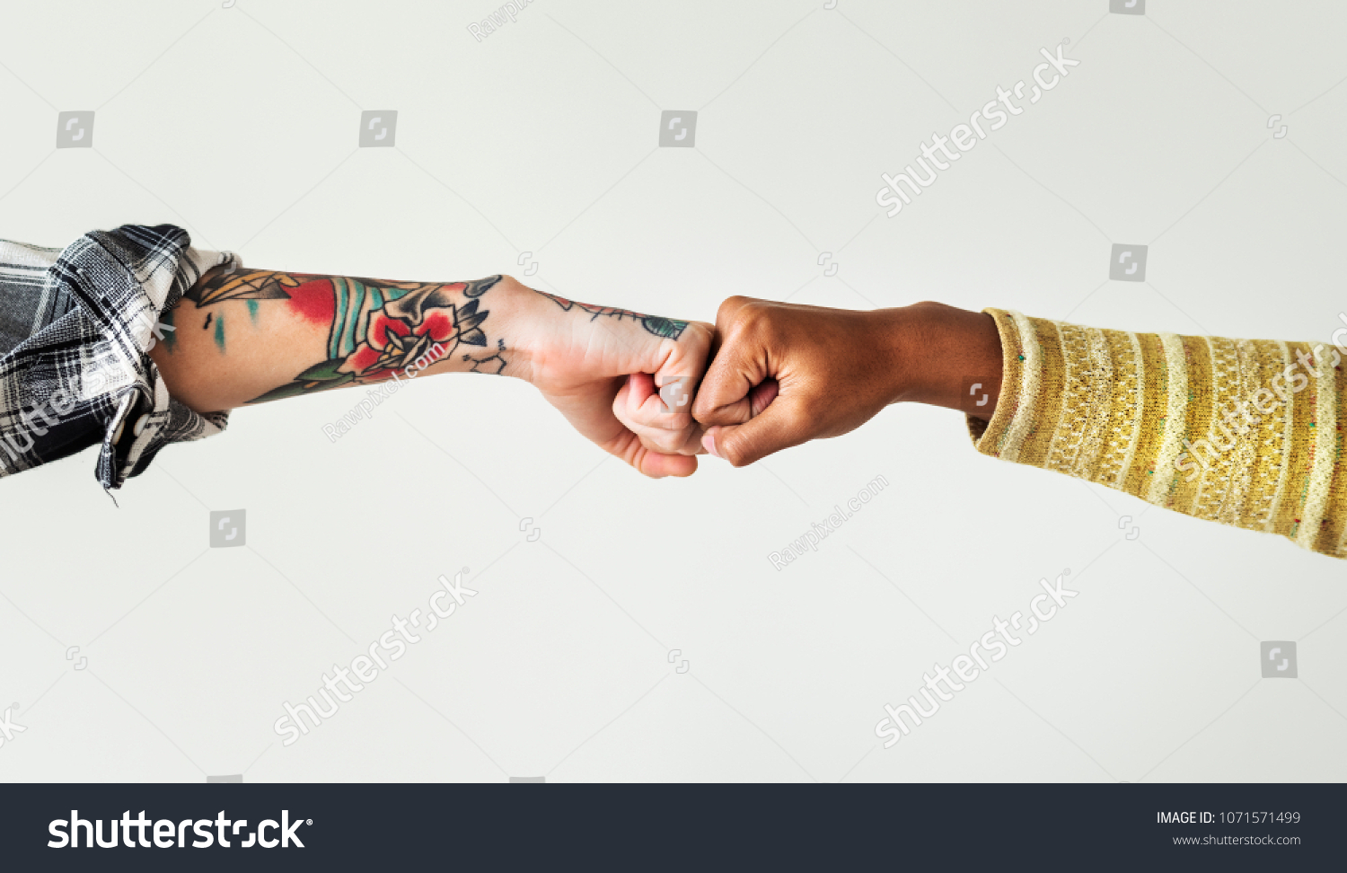 突き合せる