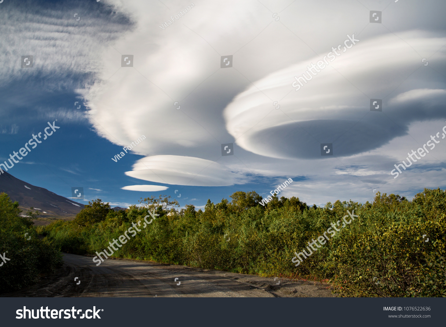 lenticular clouds wallpaper