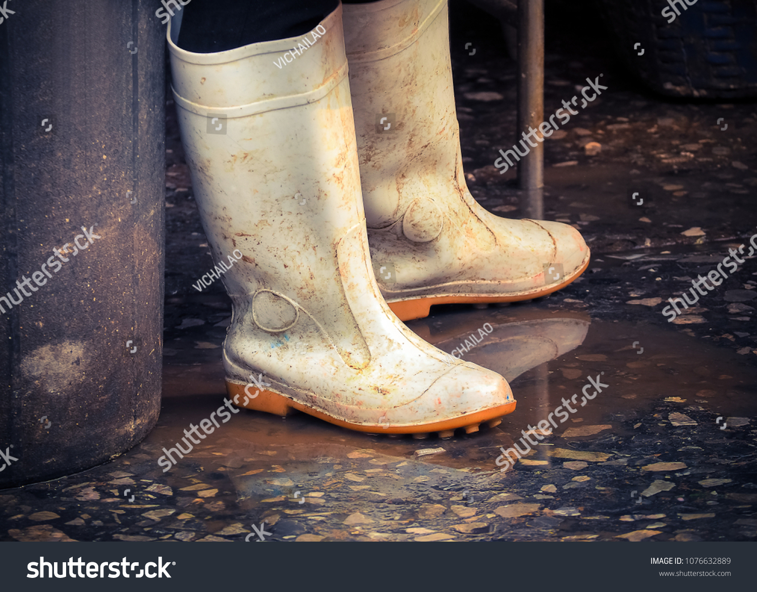 white rubber boots for men