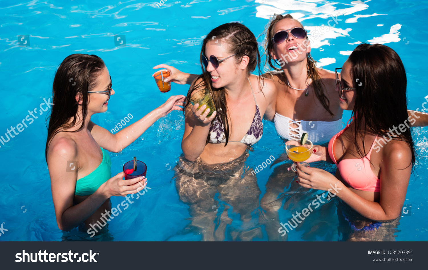 Foto Stok Group Friends Partying Pool (Edit Sekarang) 1085203391.