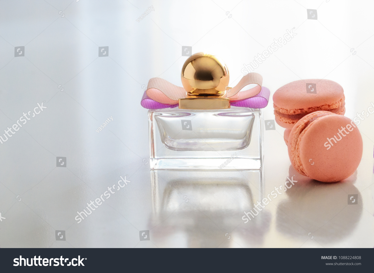 pink macaroon perfume