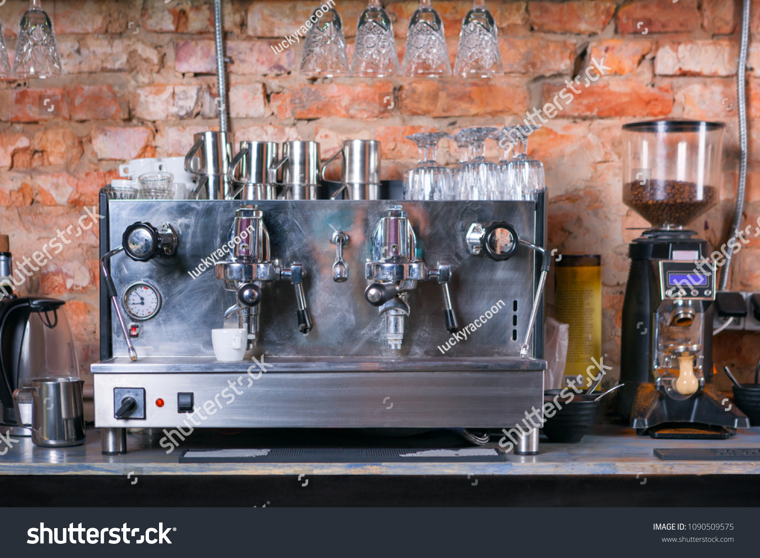371 Big coffee grinder 이미지, 스톡 사진 및 벡터 | Shutterstock