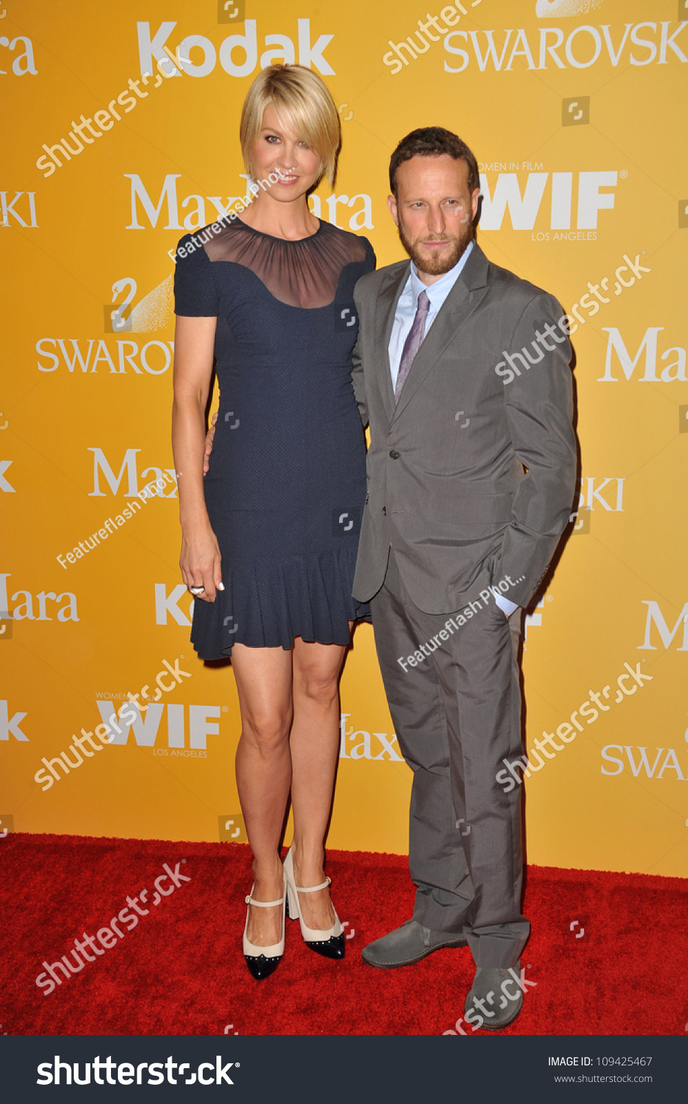 Jenna Elfman Husband Bodhi Elfman Women Stock Photo 109425467 ...