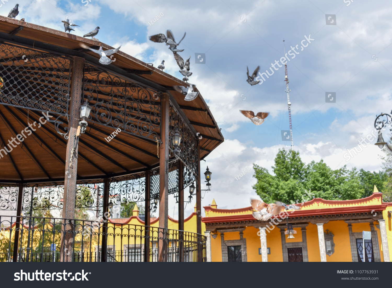 Kiosco Coyoacan Doves Flying Around Stock Photo 1107763931 | Shutterstock