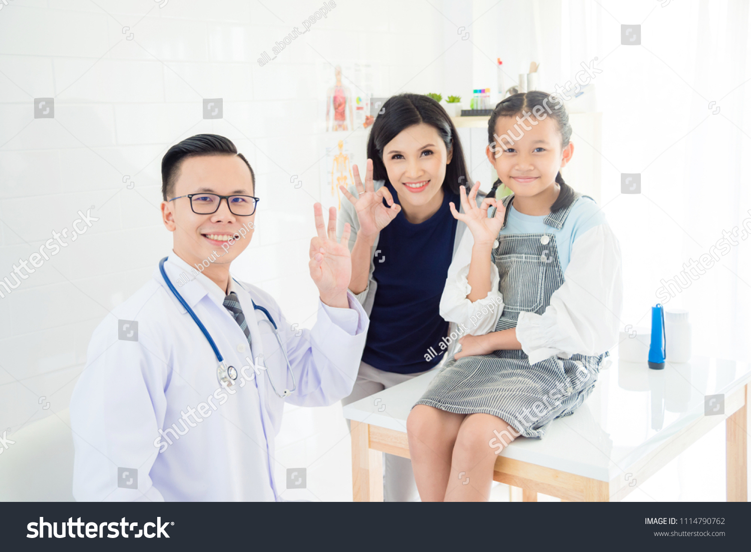 Young Asian Doctor Young Patient Girl Stock Photo 1114790762 | Shutterstock