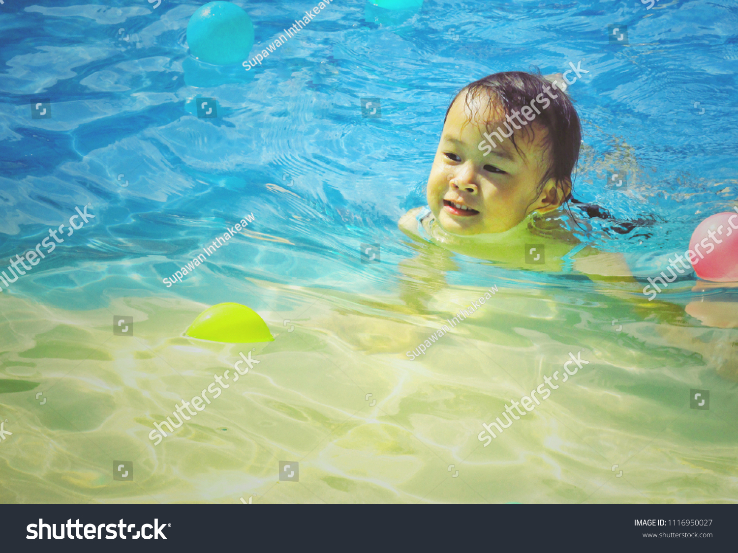 Cute Girl Swimming On Pool库存照片1116950027 Shutterstock