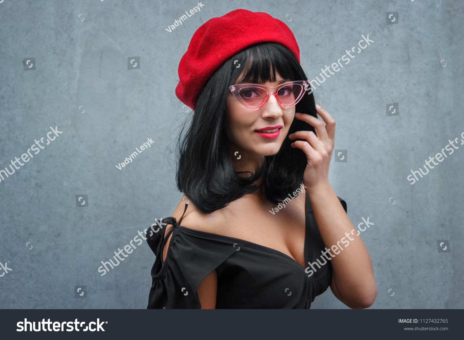 black and red beret