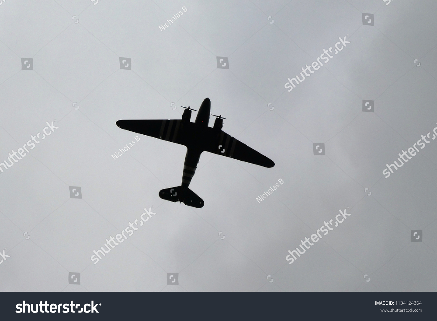 Raf Ww2 Dakota Transport Aircraft Silhouette Stock Photo 1134124364 ...