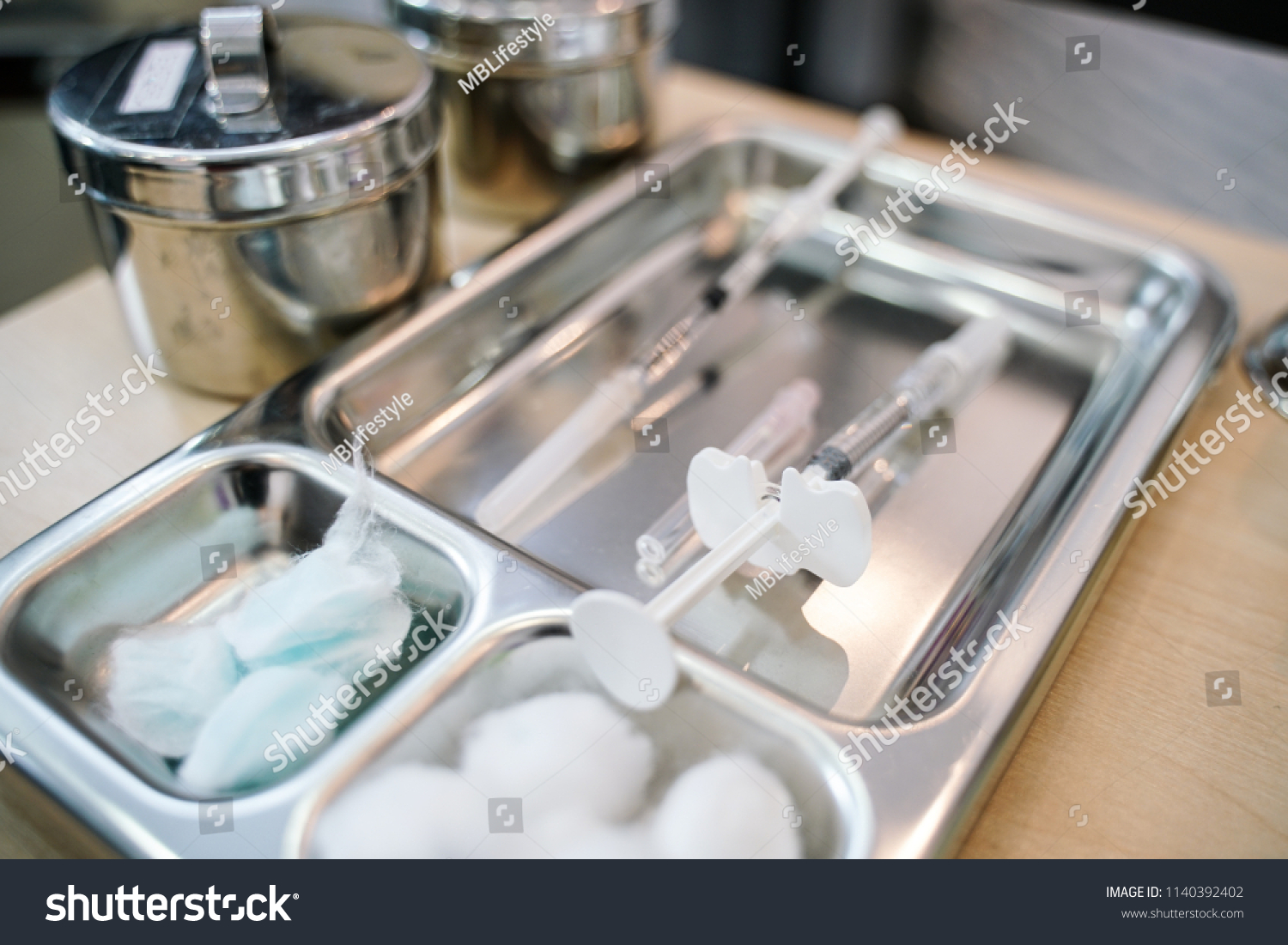 перекрывание стерильного стола в процедурном кабинете