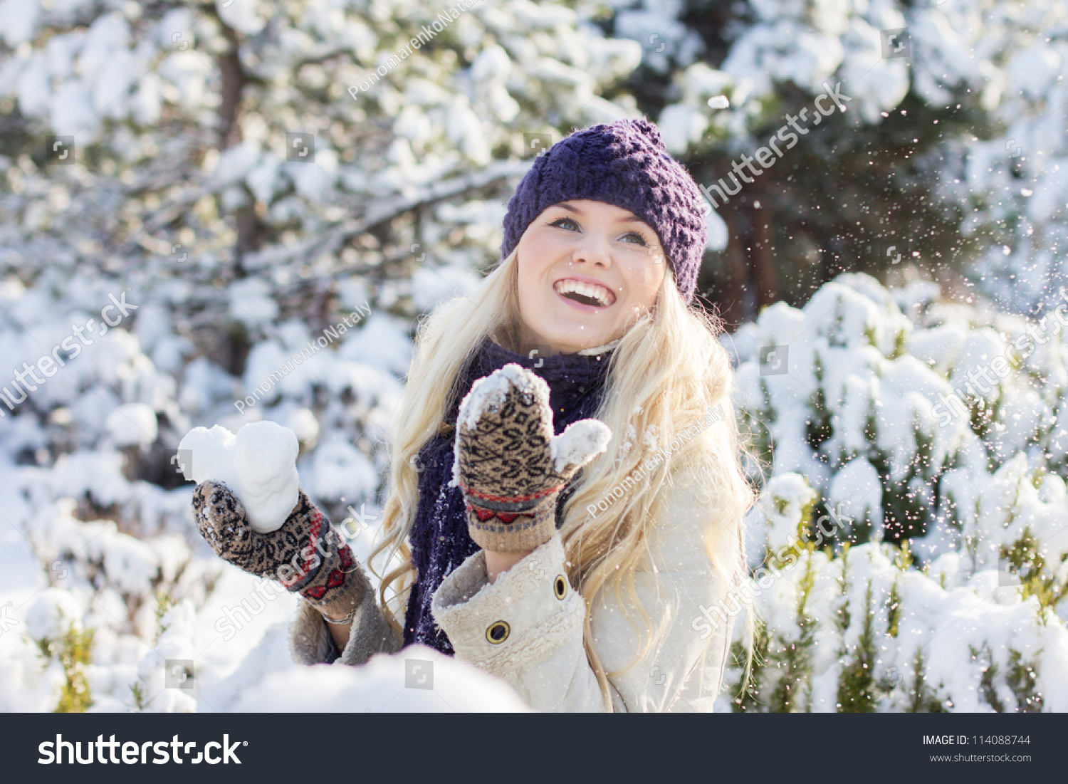 Snow is beautiful. Зимний портрет. Девушка зима. Женщина зимой. Зима радость.