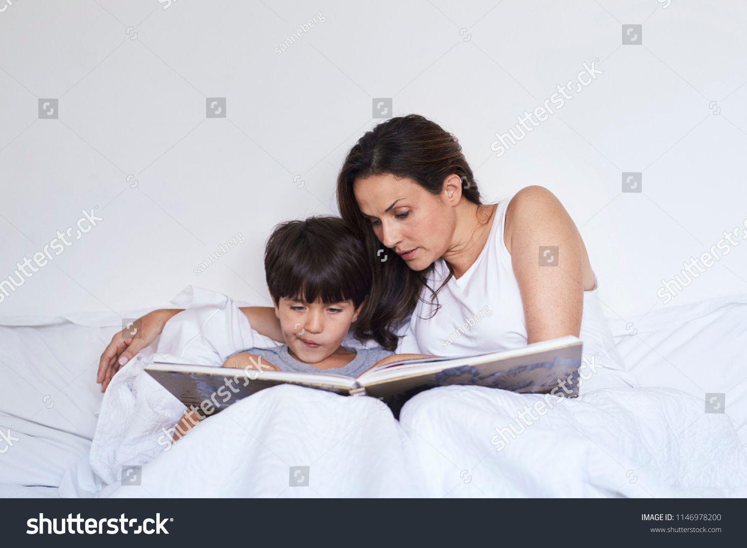 18 рассказы мать. Мать и сын история отношения. Мама с сыном в постели рассказ. Любовныеисториимаиыисына.
