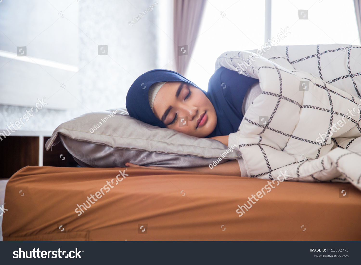 Спать на животе в исламе. Мусульманки в постели.