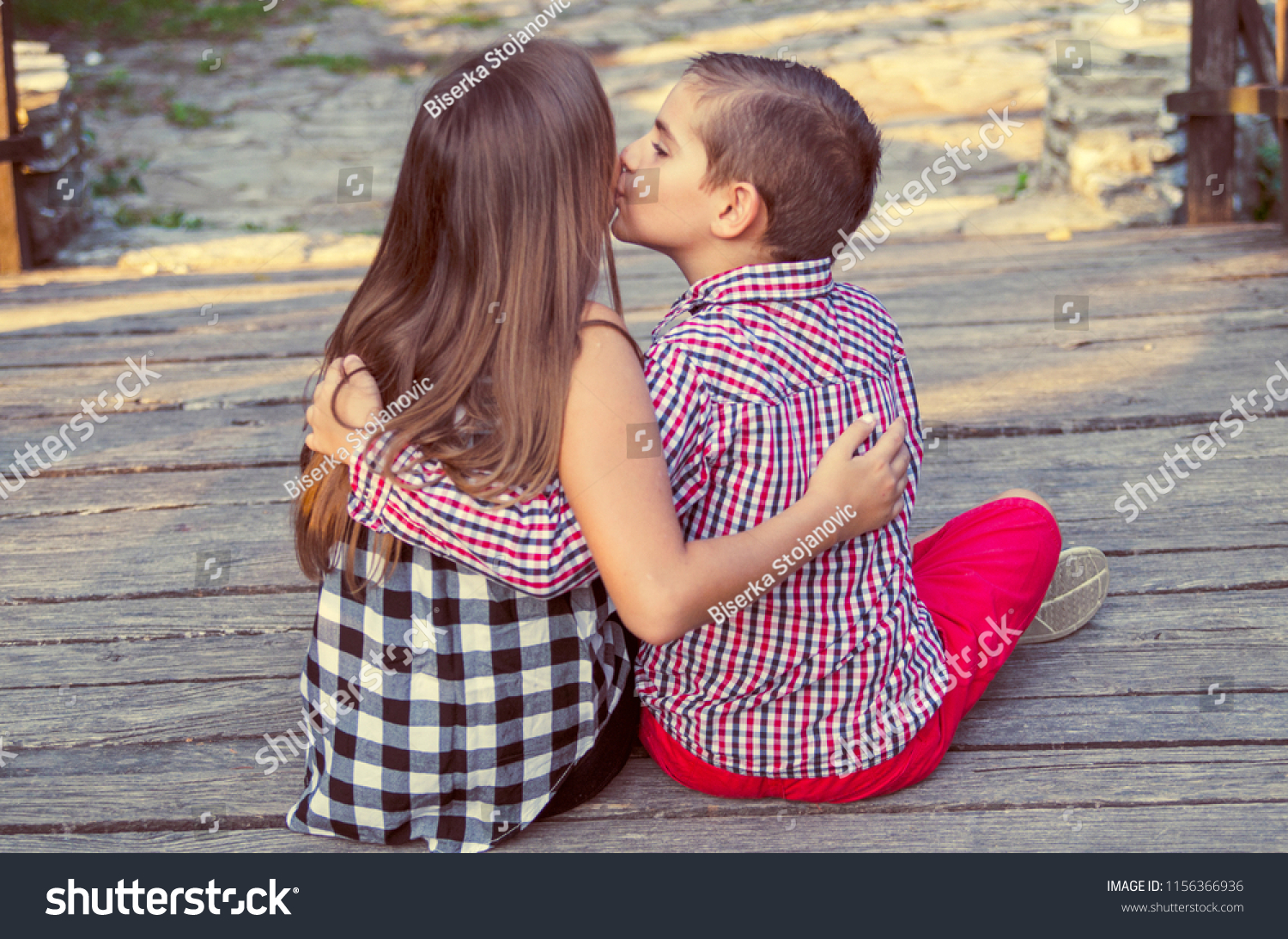 она целует маленького мальчика порно фото 118