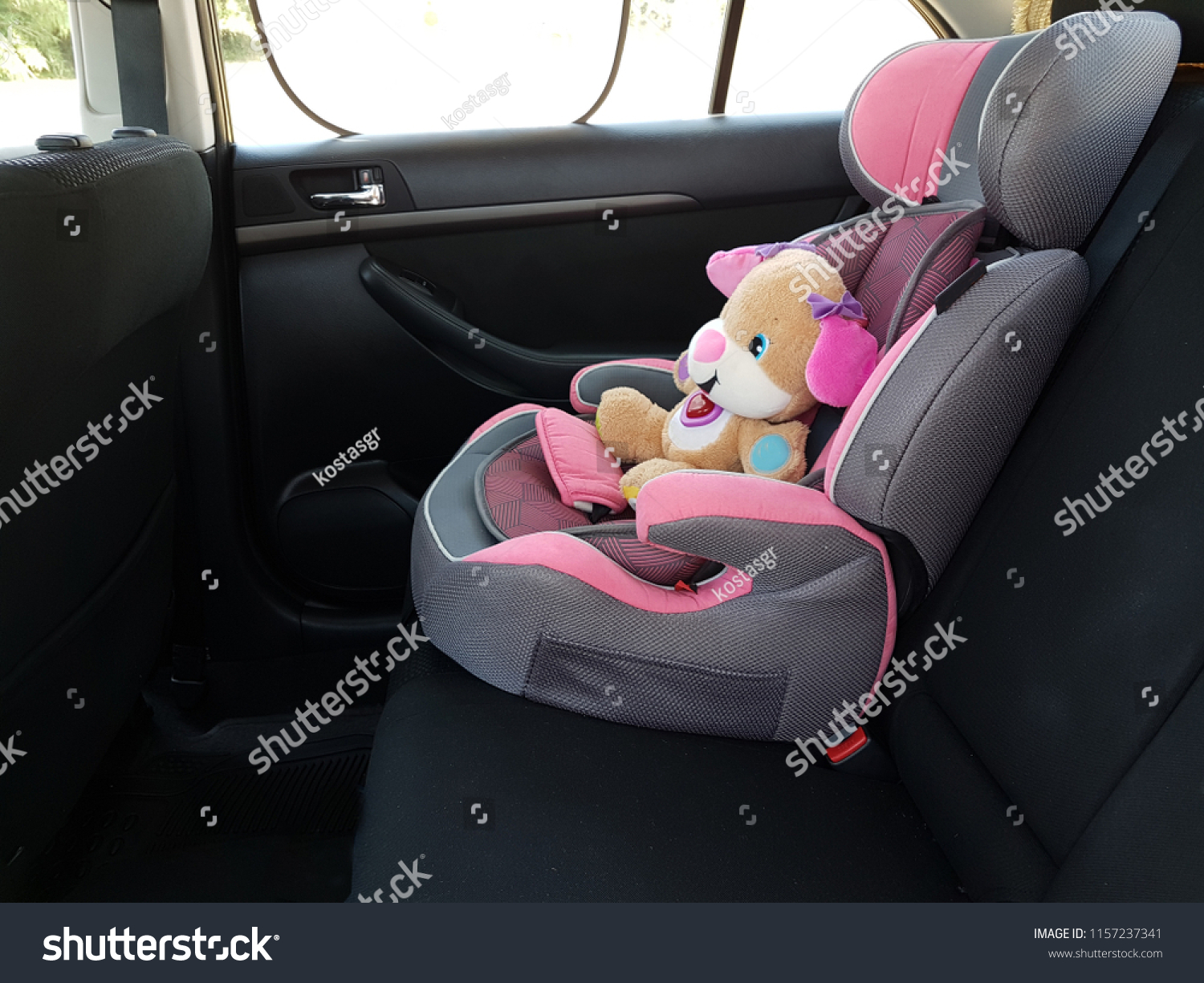 pink and black baby car seat