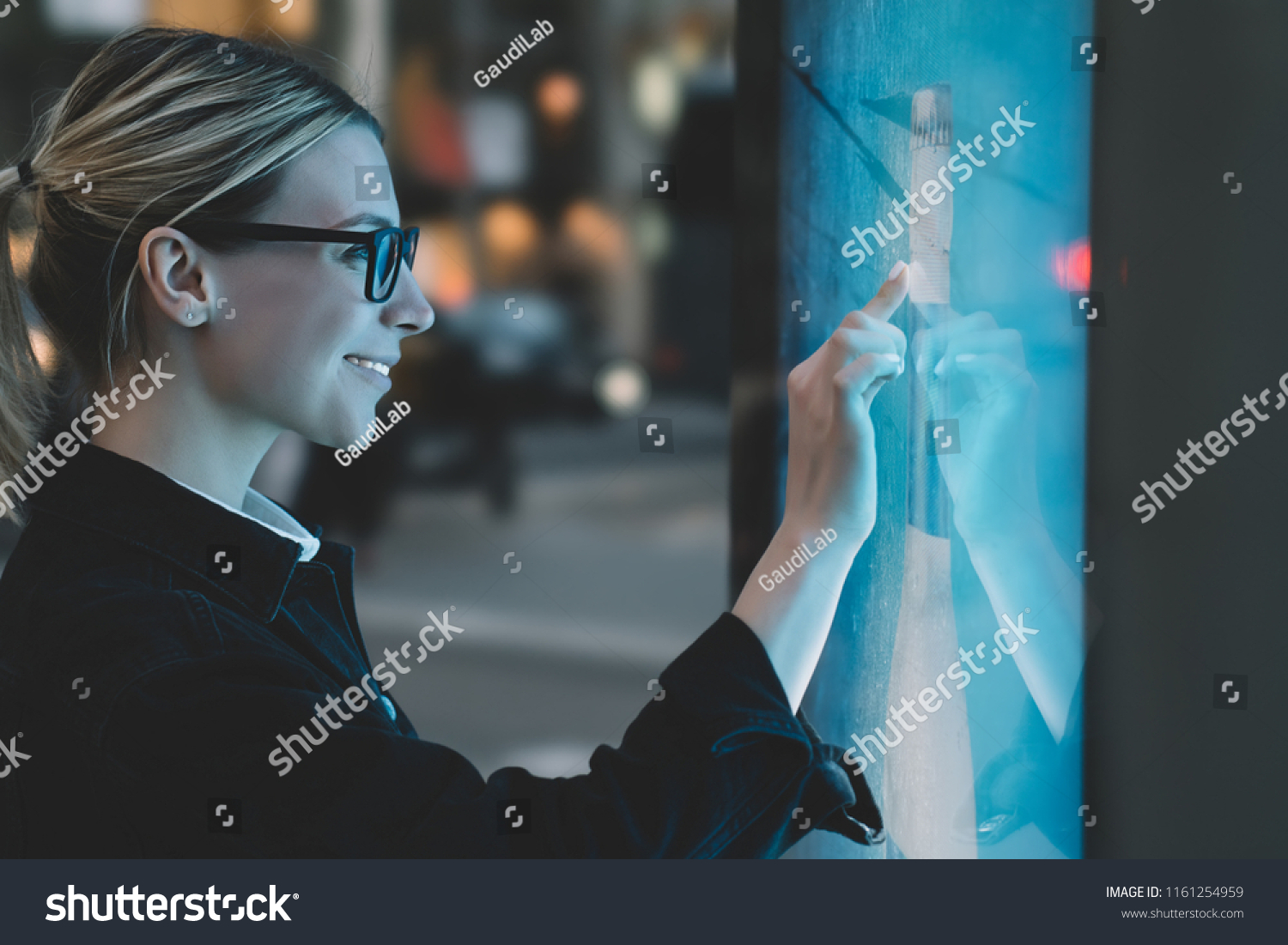 1,324 Smart kiosk 이미지, 스톡 사진 및 벡터 | Shutterstock