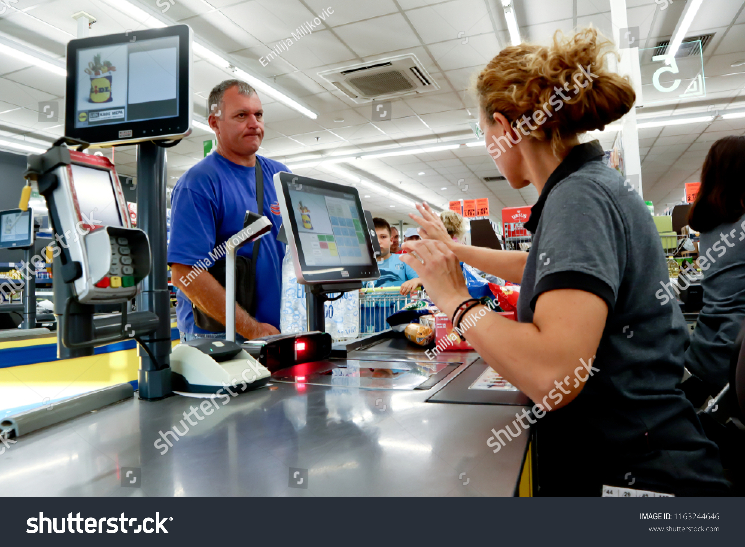 1,173 Super Market Cashier Images, Stock Photos & Vectors | Shutterstock