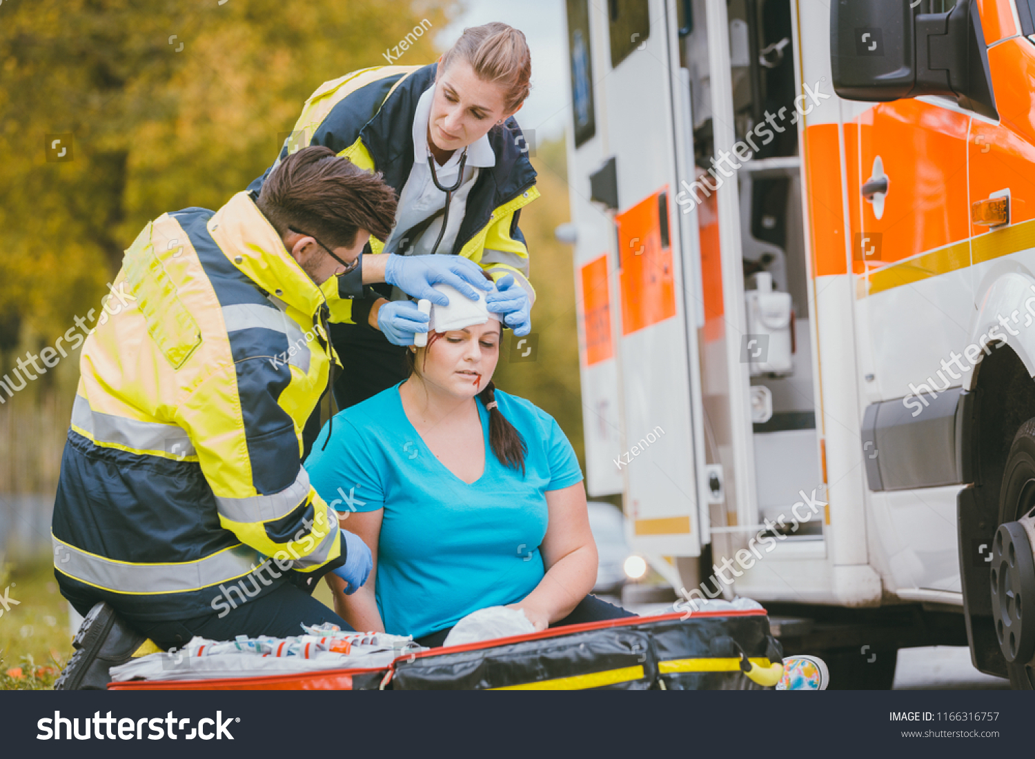 Emergency Medics Dressing Head Wound Injured Stock Photo 1166316757 ...