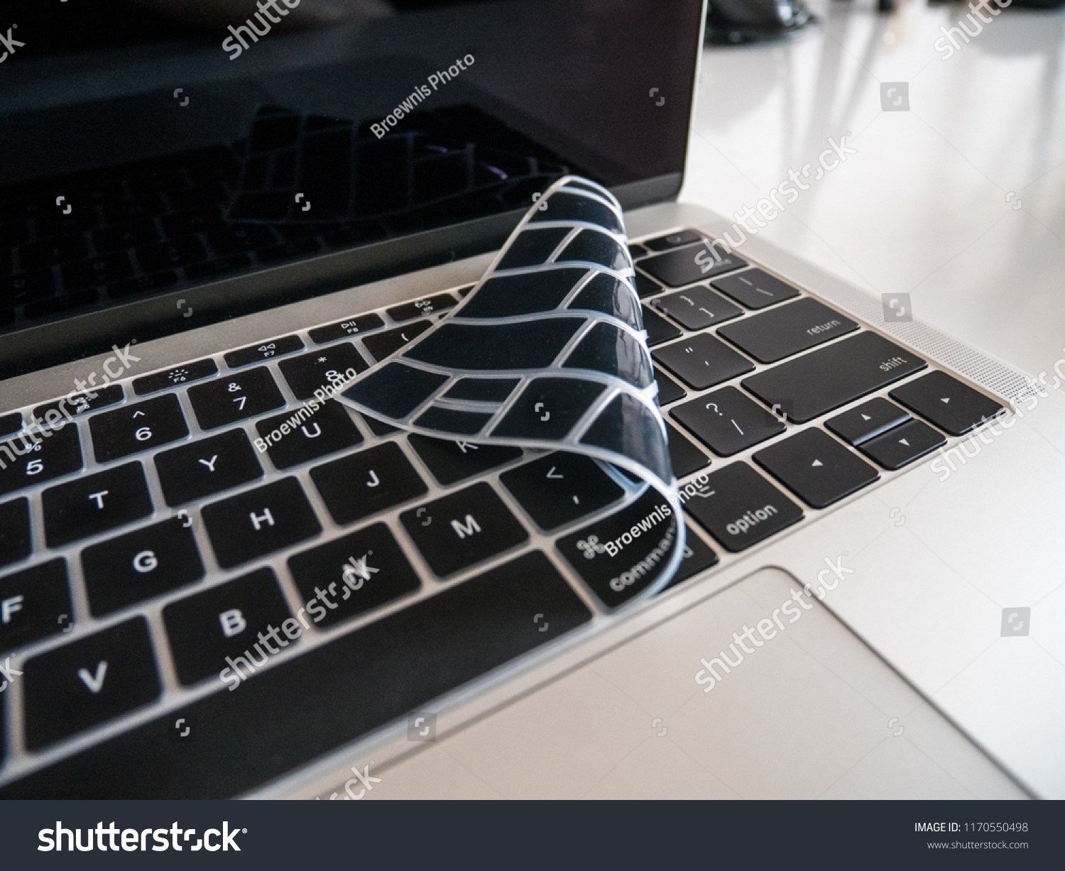 protect keyboard from dust