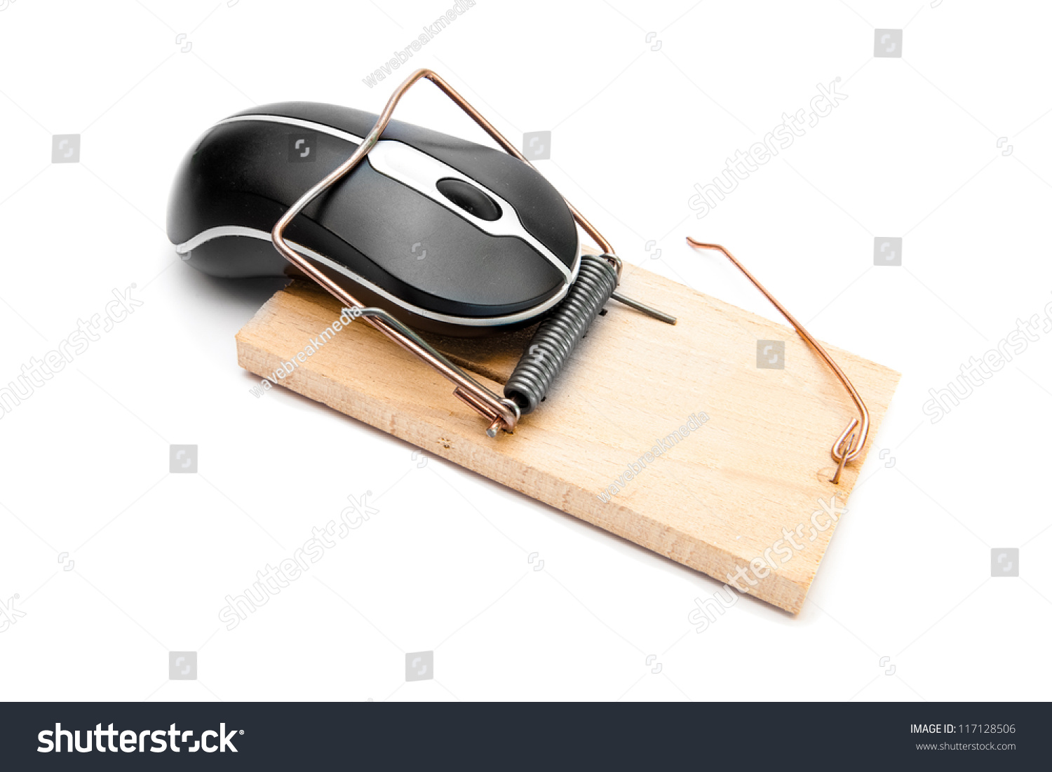 Компьютерная мышка на деревянном фоне