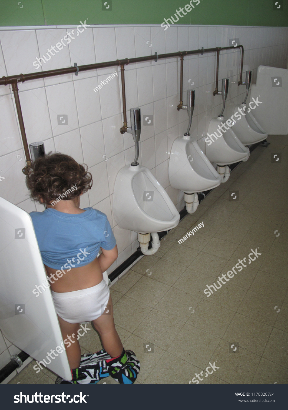 Boy Pee Toilet Foto De Stock 1178828794 Shutterstock 4197