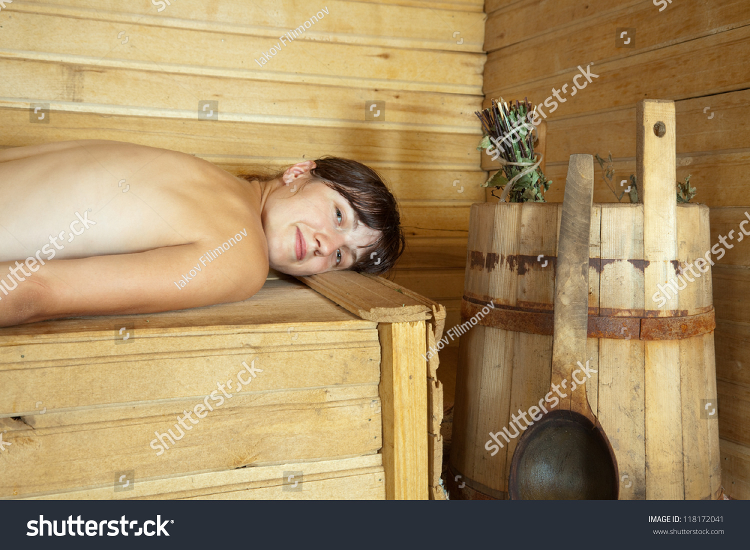 Деревенские девушки в бане