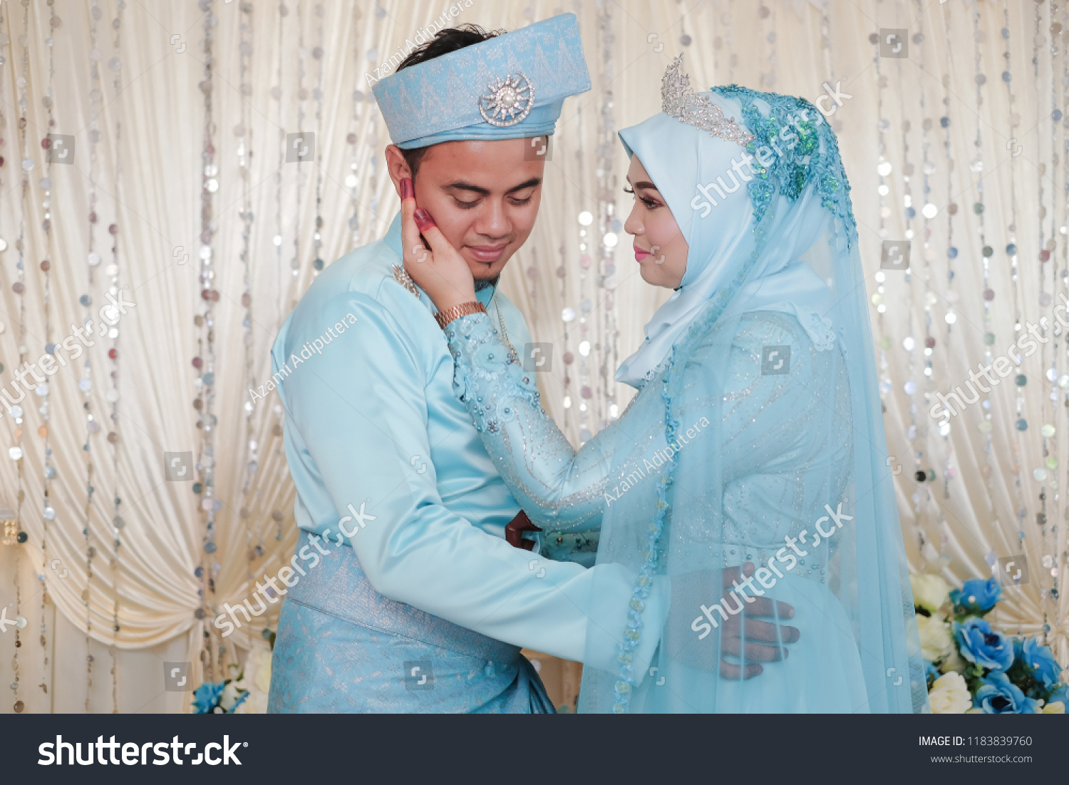 Muslim Wedding Couple Wearing Malay Traditional Stock Photo 1183839760 ...