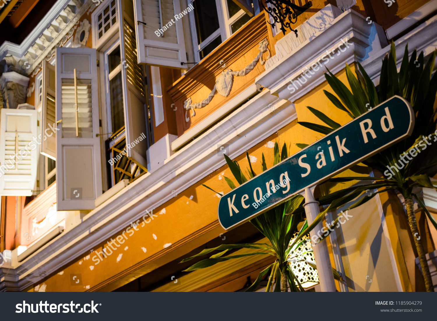Singapore Streets Night Stock Photo 1185904279 | Shutterstock